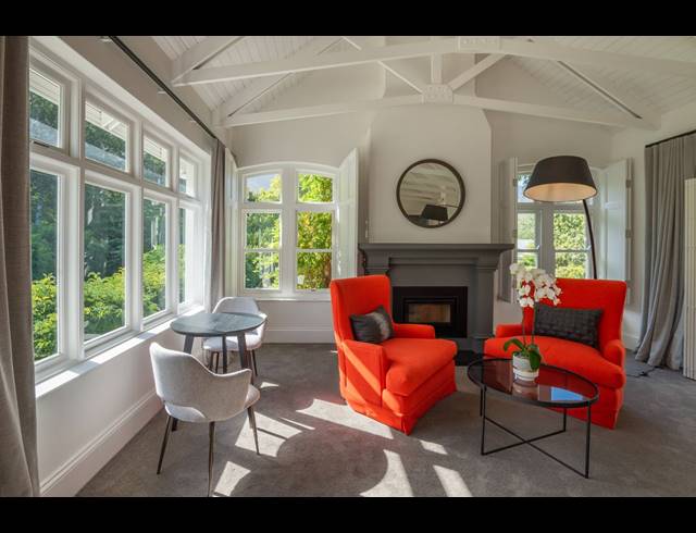 9 BEDROOM HOTEL FOR SALE IN BISHOPSCOURT